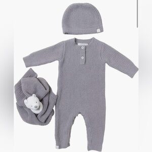 NIB Barefoot Dreams CozyChic Ribbed Romper, Buddy Blanket &Beanie Set- Dove gray